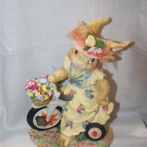 Windsor Collection Rabbit bunny figurine Brand New